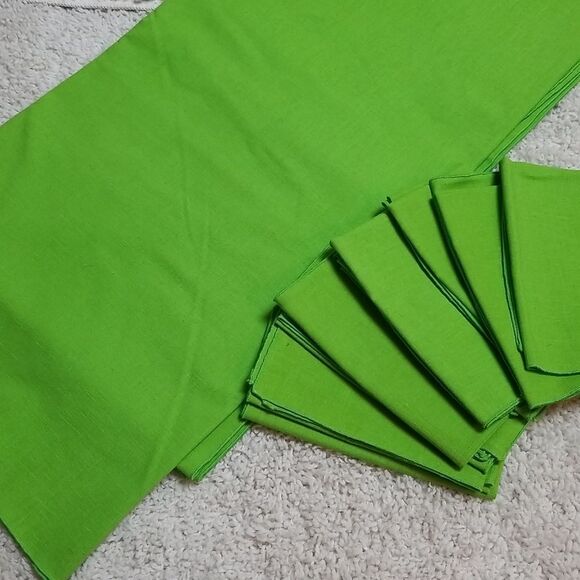 56 X 114 Green Oval Table Cloth +10 Napkins - Picture 1 of 5